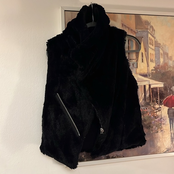 EUC Armani Exchange Reversible Faux Fur Vest Size Medium ptp 15” - Picture 6 of 6